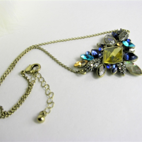 Peacock Sparkling Necklace - Picture 3 of 7